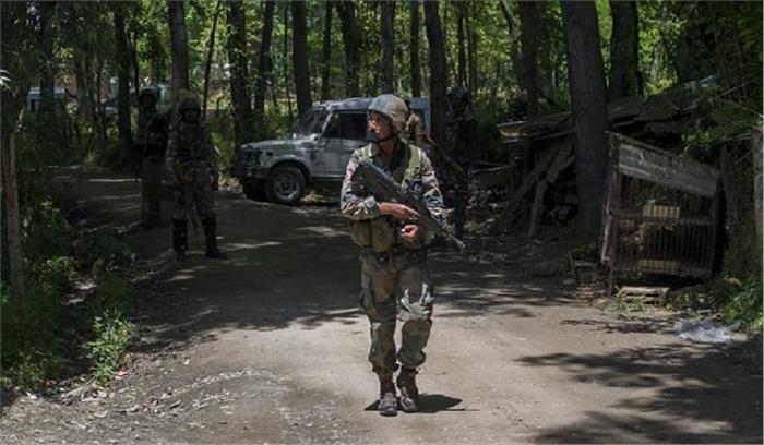 कश्मीर: बांदीपोरा में सुरक्षा बलों का सघन तलाशी अभियान शुरू कश्मीर: बांदीपोरा में सुरक्षा बलों का सघन तलाशी अभियान शुरू