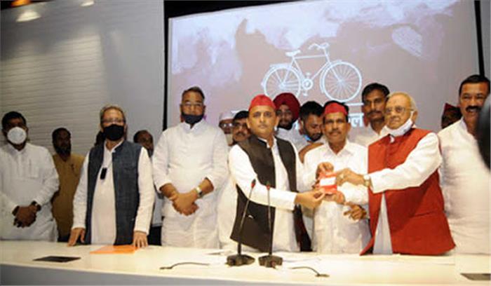 बसपा, भाजपा व कांग्रेस के कई वरिष्ठ नेता सपा में हुए शामिल