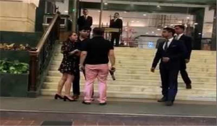 बंदूक लहराने वाले आशीष पांडेय की तलाश में जुटी दिल्ली और यूपी पुलिस