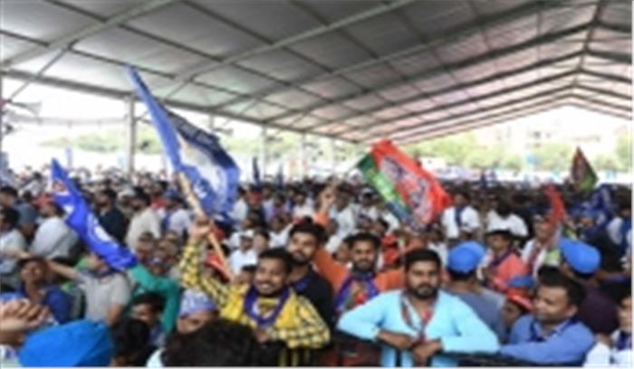 बसपा के पूर्व सांसद के बेटे ने लहराई पिस्टल, केस दर्ज