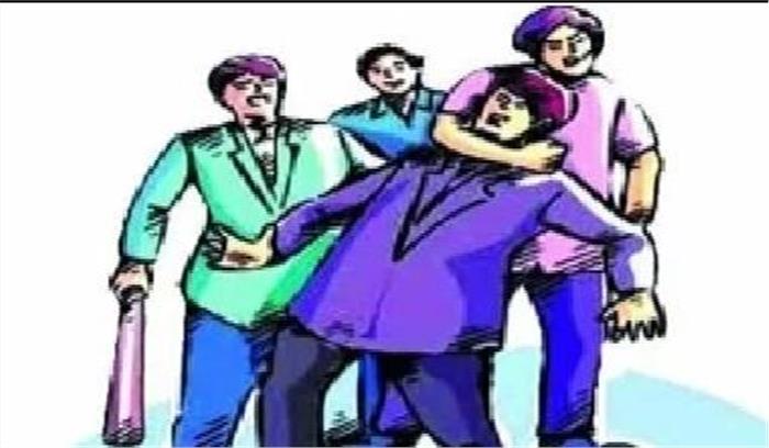 बी.फार्मा के छात्र को पीटा, अपहरण की कोशिश