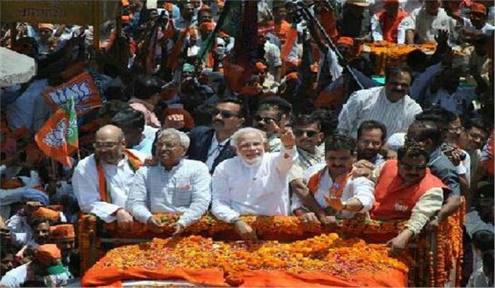 मोदी ने वाराणसी में किये बाबा विश्वनाथ के दर्शन