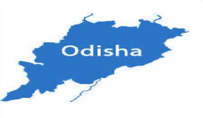 खराब खाना खाने से छात्राएं बीमार