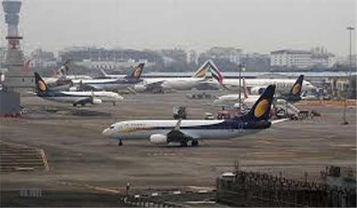 खराब मौसम के कारण दिल्ली हवाई अड्डे पर आधे घंटे बंद रहा परिचालन