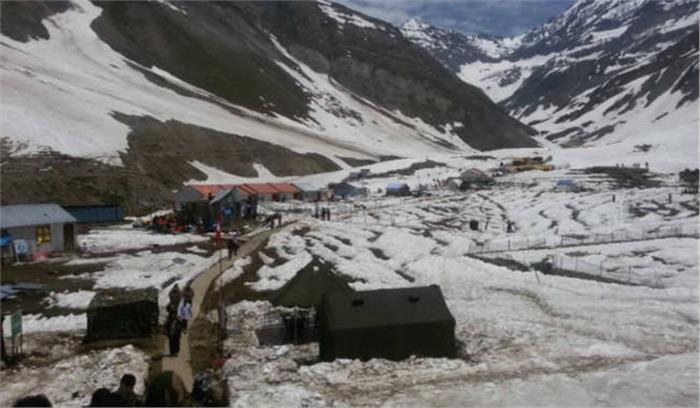 खराब मौसम ने रोकी अमरनाथ यात्रा, लेह राजमार्ग अभी भी बंद