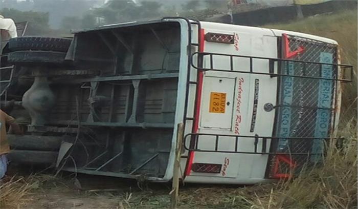 बिहार :बस पलट जाने से 12 से अधिक यात्री घायल​​​​​​​