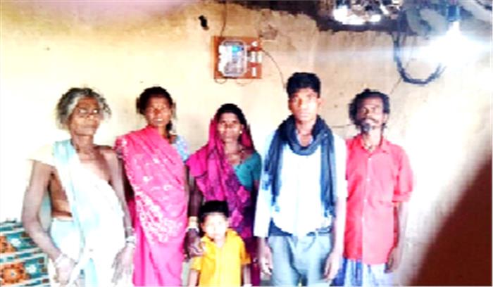 बिजली से जगमगाया 1० बैगा परिवारों का घर