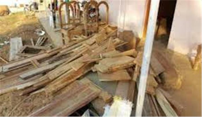 बगहा में अवैध फर्नीचर कारखाना जब्त