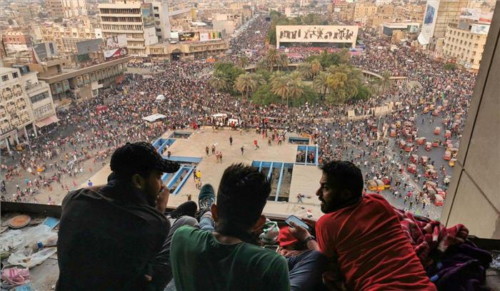 बगदाद में सैकड़ों प्रदर्शनकारियों ने कर्फ्यू तोड़ा