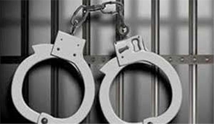 फेसबुक पर विकास दुबे की तारीफ करने वाला कम्प्यूटर ऑपरेटर गिरफ्तार फेसबुक पर विकास दुबे की तारीफ करने वाला कम्प्यूटर ऑपरेटर गिरफ्तार