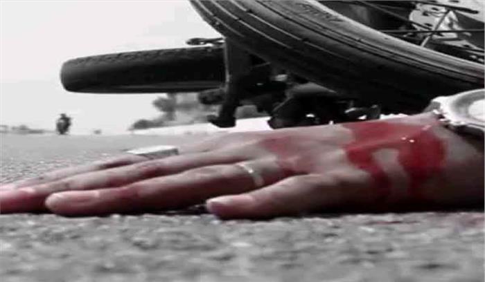 बागपत में ट्रक से कुचल कर मोटरसाइकिल सवार दंपति की मृत्यु