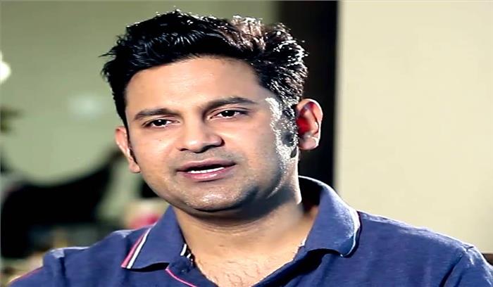 बाहुबली के लेखक मनोज मुंतशिर खुद को जन्मजात कवि केरूप में वर्णित करते हैं