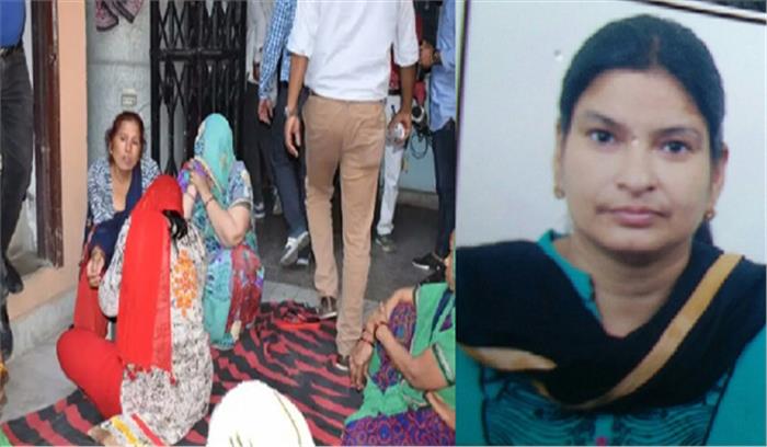 पूर्व मंत्री की बहू ने पंखे से लटककर की आत्महत्या