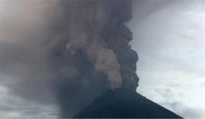 ज्वालामुखी को लेकर बाली में अलर्ट का स्तर बढ़ा , हवाईअड्डे बंद