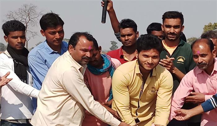 मालीडीह में क्रिकेट स्पर्धा का आयोजन