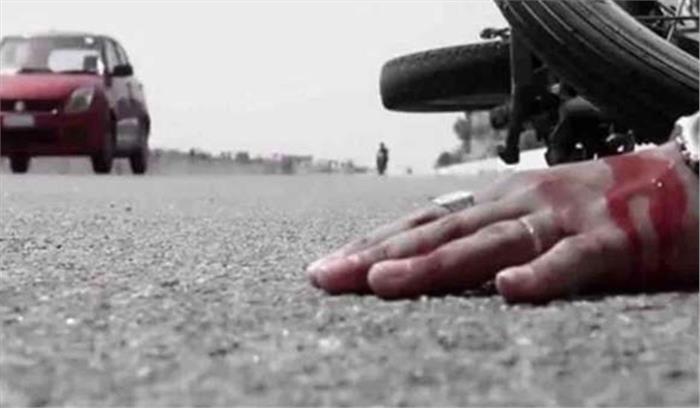 बलिया सड़क हादसे में स्कूटी सवार दो युवकों की मृत्यु