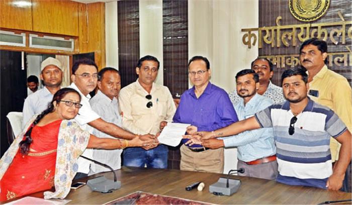 बीजापुर घटना को लेकर मुख्यमंत्री के नाम अपर कलेक्टर को ज्ञापन बीजापुर घटना को लेकर मुख्यमंत्री के नाम अपर कलेक्टर को ज्ञापन