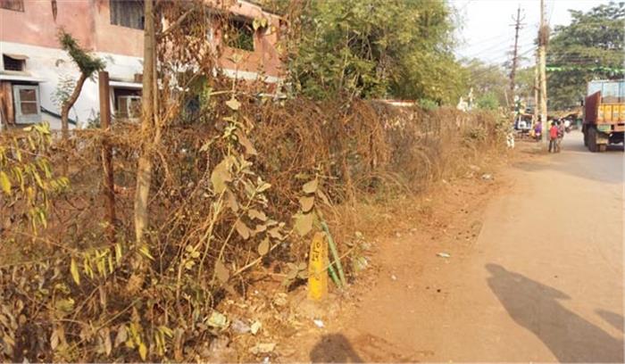 पुलिस क्वार्टर की फेंसिंग तार हटाकर बनाई जाएंगी बाउंड्रीवाल