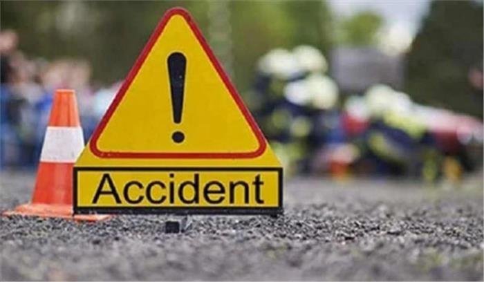 बुलंदशहर में सड़क किनारे सो रहे तीर्थयात्रियों को बस ने कुचला,सात की मृत्यु बुलंदशहर में सड़क किनारे सो रहे तीर्थयात्रियों को बस ने कुचला,सात की मृत्यु