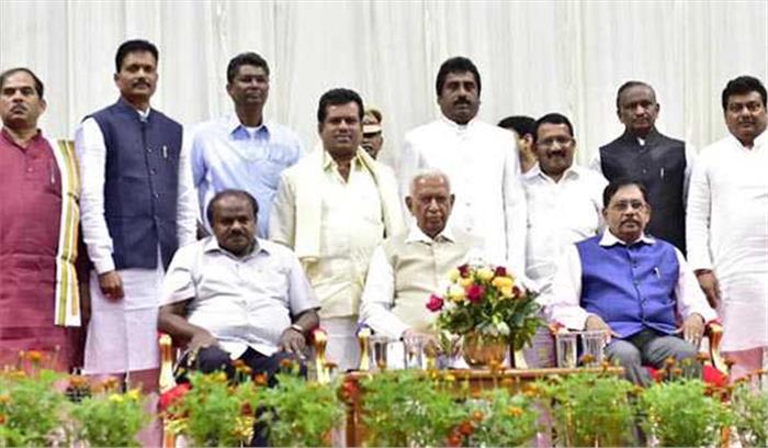 कर्नाटक:आठ मंत्रियों ने ली शपथ