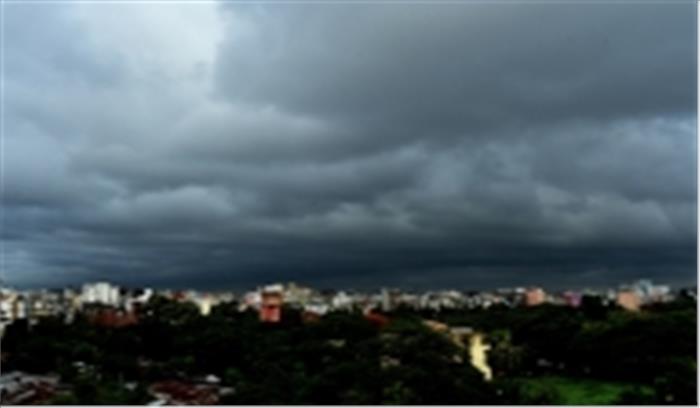 बांग्लादेश की तरफ बढ़ रहा चक्रवाती तूफान, चेतावनी जारी बांग्लादेश की तरफ बढ़ रहा चक्रवाती तूफान, चेतावनी जारी