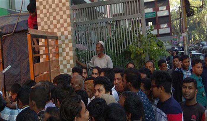 बांग्लादेश: पूर्व मेयर मोहिउद्दीन चौधरी के शव यात्रा जुलूस के दौरान भगदड़, 9 की मौत बांग्लादेश: पूर्व मेयर मोहिउद्दीन चौधरी के शव यात्रा जुलूस के दौरान भगदड़, 9 की मौत