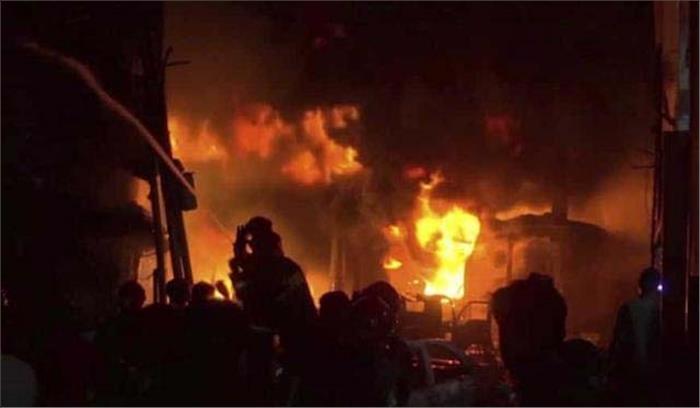  बांग्लादेश :ढाका में पांच इमारतों में लगी आग, 70 लोगों की मैौत