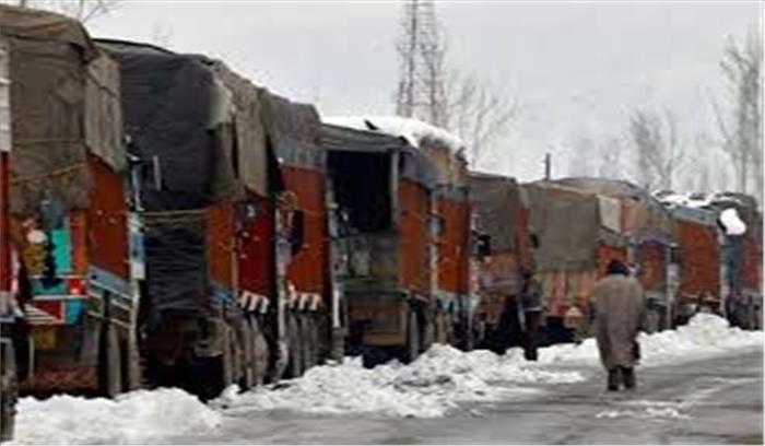 भूस्खलन के चलते जम्मू-श्रीनगर राजमार्ग बंद