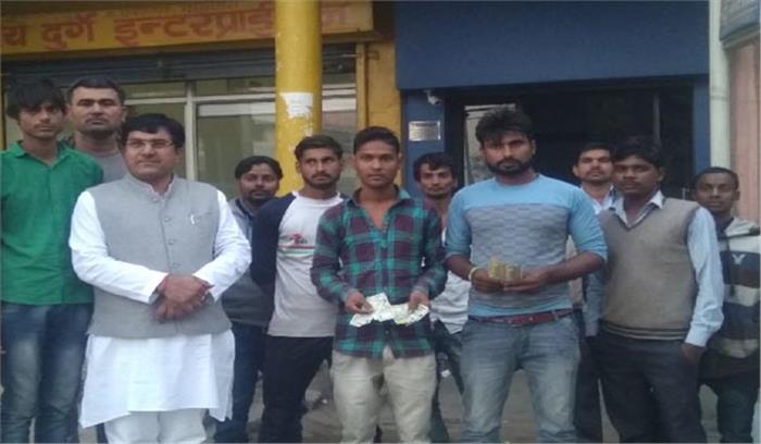 एटीएम से निकले पांच सौ के नकली नोट