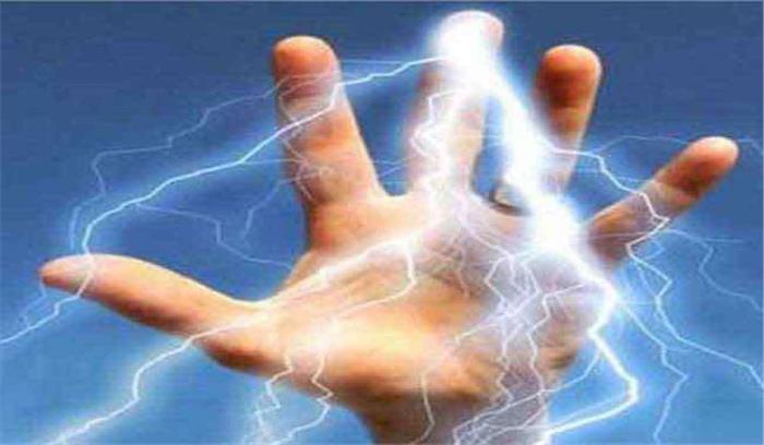 यूपी :बारात की डबल डेकर बस में करंट से दो की मौत,पांच झुलसे