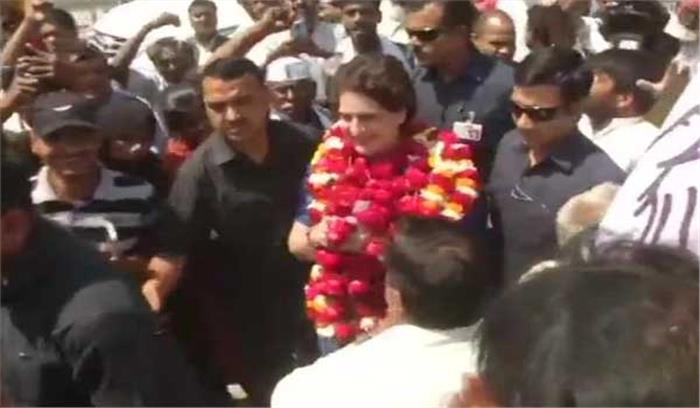 बाराबंकी में प्रियंका का कांग्रेस कार्यकर्ताओं ने किया भव्य स्वागत