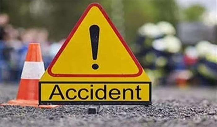 उप्र : सड़क हादसे में तीन में तीन की मौत
