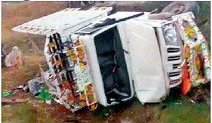 छत्तीसगढ़ :बारातियों से भरी जीप पलटी, आधा दर्जन से अधिक घायल
