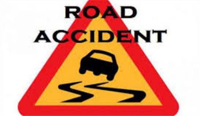 बारातियों से भरी वैन पलटने से चार की मौत,नौ घायल