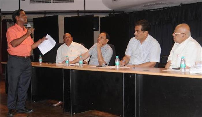 बुनियादी सुविधाओं के बगैर रहने को मजबूर निवेशक