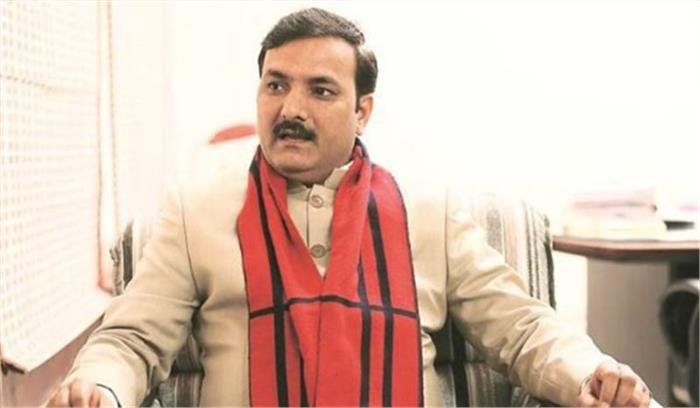 बेसिक शिक्षा मंत्री ने प्रियंका गांधी पर साधा निशाना, बोले- लाशों की राजनीति न करें बेसिक शिक्षा मंत्री ने प्रियंका गांधी पर साधा निशाना, बोले- लाशों की राजनीति न करें