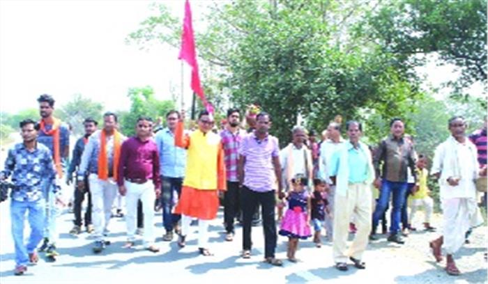 अष्टपहरी संकीर्तन कलश यात्रा में शामिल हुए नगर पंचायत बसना के अध्यक्ष