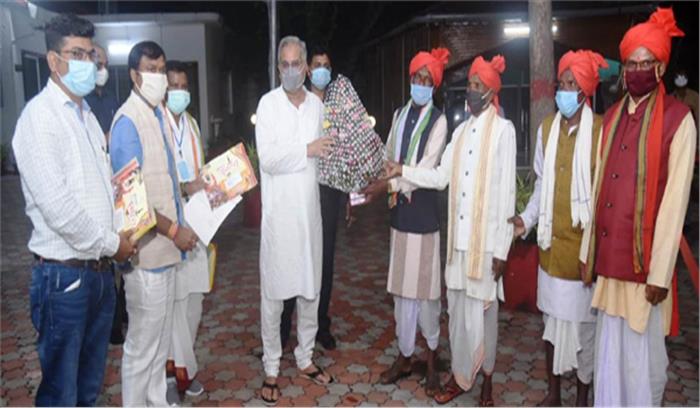 बस्तर दशहरा समिति ने दिया मुख्यमंत्री को न्यौता बस्तर दशहरा समिति ने दिया मुख्यमंत्री को न्यौता