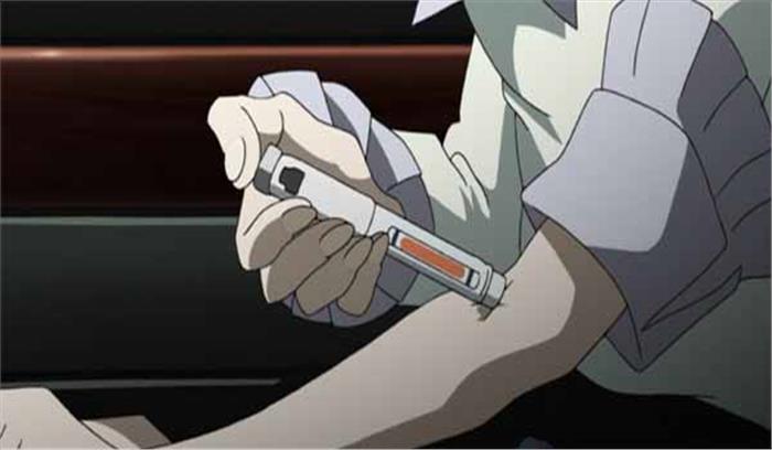 बाथरूम में मिला नर्स का शव