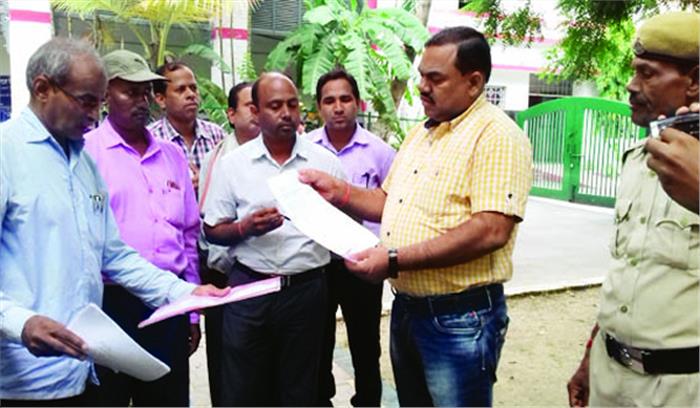 सरपंच पति ने शिक्षक को दी जान से मारने की धमकी