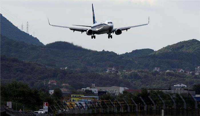 बेलारूस ने निलंबित की आठ देशों के लिए उड़ान सेवा