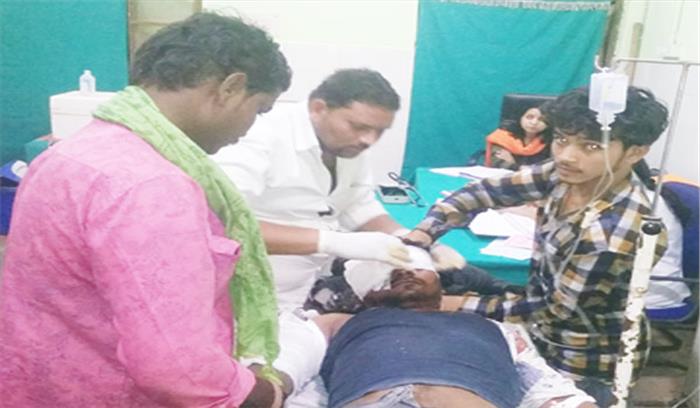 ट्रक-कार में भिड़ंत, 2 गंभीर