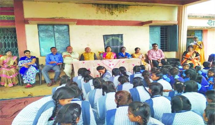 छात्रों के द्वारा किया शिक्षक दिवस का कार्यक्रम