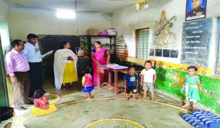 आंगनबाड़ी केन्द्र का औचक कलेक्टर ने किया निरीक्षण