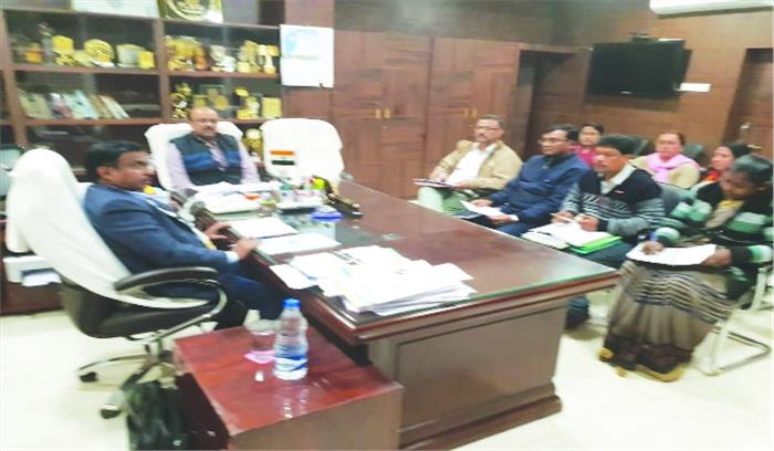 विभिन्न योजनाओं व कार्यक्रमों की जानकारी ली