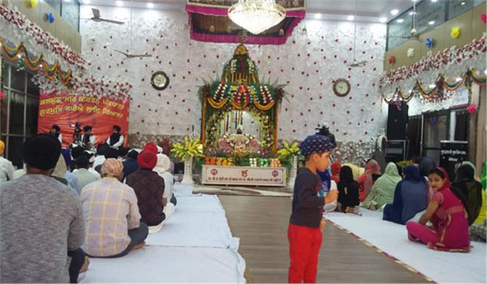 गुरूद्वारा में साध संगत व गुरूवाणी कीर्तन जारी