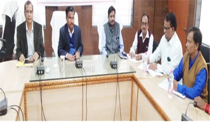 विस प्रत्याशियों ने निर्वाचन अधिकारी को सौंपा खर्च का ब्यौरा