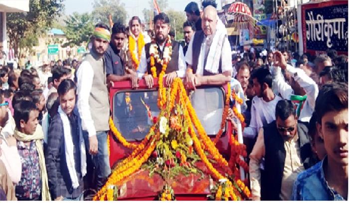 गाजे बाजे के साथ निकली विजय आभार रैली