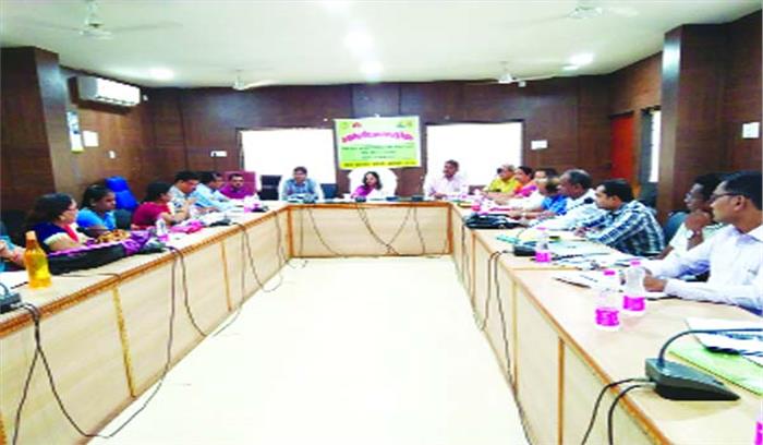 बेमेतरा : स्वास्थ्य, महिला एवं बाल विकास विभाग के कामकाज की कलेक्टर ने की समीक्षा