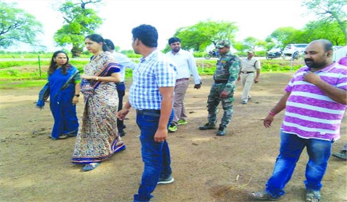 नवागांव में गौठान बनने से अब सड़को पर मवेशियों का विचरण हुआ कम